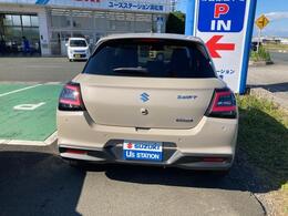 雨天時、後方視界を確保できるリヤワイパー装備で便利で安心です