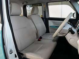 運転席まわりです。実際に座ってみて乗り心地を体感してみて下さい。