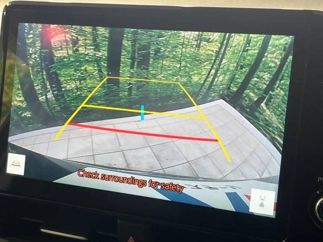 【バックカメラ】駐車時に後方がリアルタイム映像で確認できます。大型商業施設や立体駐車場での駐車時や、夜間のバック時に大活躍！運転スキルに関わらず、今や必須となった装備のひとつです！
