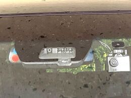 【三菱e-Assist】走行中に前方の車両等を認識し、衝突しそうな時は警報とブレーキで衝突回避と被害軽減をアシスト。より安全にドライブをお楽しみいただけます。