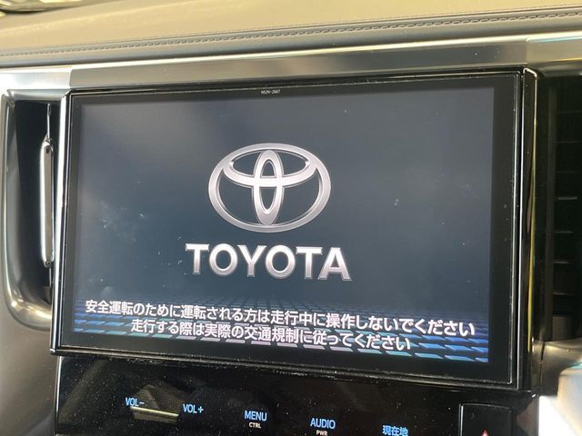 【大画面ナビ】人気の大型10インチナビを装備。存在感のある大画面はインパクト大！ナビ利用時のマップ表示は見やすく、テレビやDVDは臨場感がアップ！いつものドライブがグッと楽しくなります♪
