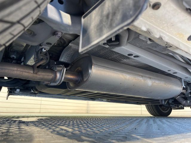 お車を安心してお乗りいただく為には、足回りの定期点検が欠かせません。サービスサポート（有償保証）では無料点検もご提供しており、安心のカーライフをお過ごしいただけるサポート体制が整っています。