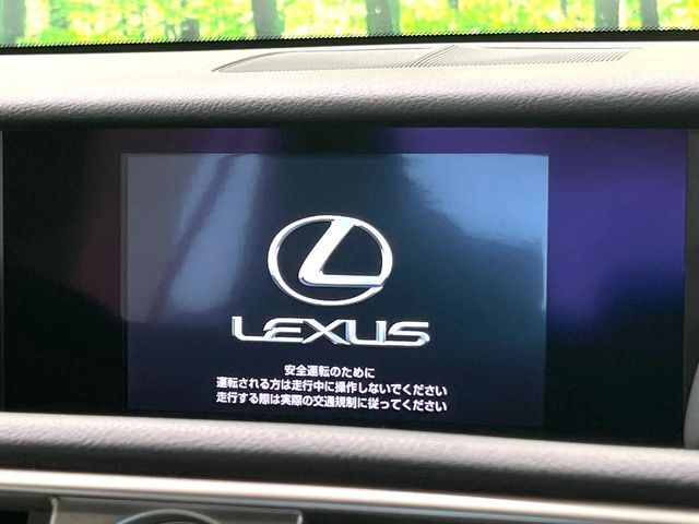 【メーカー純正ナビ】インテリアに溶け込むスタイリッシュな「専用設計」メーカーナビを装備♪視認性や操作性など基本性能にも優れ、より上質なカーライフをお楽しみいただけます。
