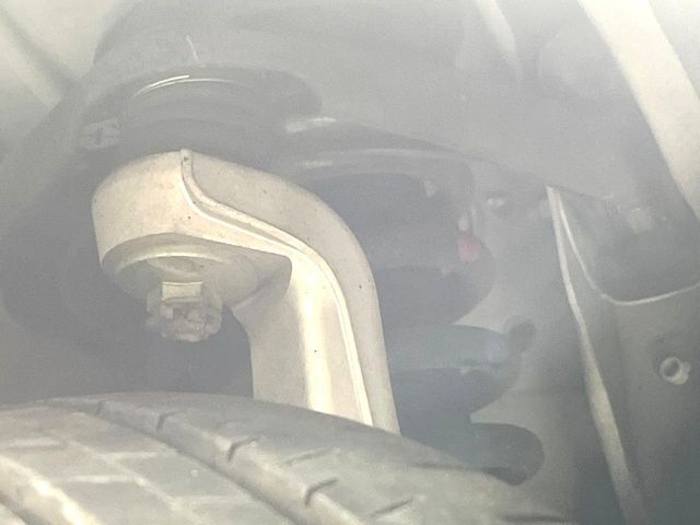 お車を安心してお乗りいただく為には、足回りの定期点検が欠かせません。サービスサポート（有償保証）では無料点検もご提供しており、安心のカーライフをお過ごしいただけるサポート体制が整っています。
