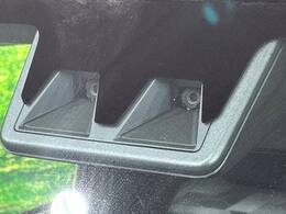 【スマートアシスト】走行中に前方の車両等を認識し、衝突しそうな時は警報とブレーキで衝突回避と被害軽減をアシスト。より安全にドライブをお楽しみいただけます。
