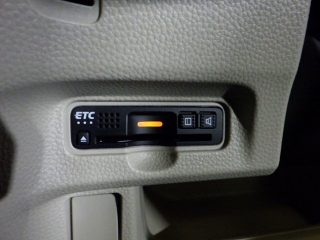 ETC付！高速道路の料金所はキャッシュレスで通過です！サービスエリア等にあるスマートインターの出入りも利用可能でとっても便利☆ご納車後すぐにお使い頂けるようセットアップしてのお渡しとなります。