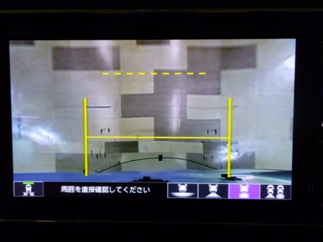 バックカメラの画像です。ガイドラインがスムースな車庫入れをサポートいたします！車庫入れの安心感がアップしますね☆