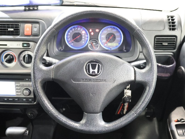 握りやすく、回しやすいステアリングは長時間の運転でも疲れを感じさせません！