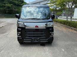 令和4年式ハイゼットカーゴ（S700V）入庫！ フロントアトレー風フェイスで存在感◎大画面ナビ＆CarPlay搭載 黒ボディで見た目もキマる ビジネスにもレジャーにも対応できる一台！内外装ともに非常に綺麗です！