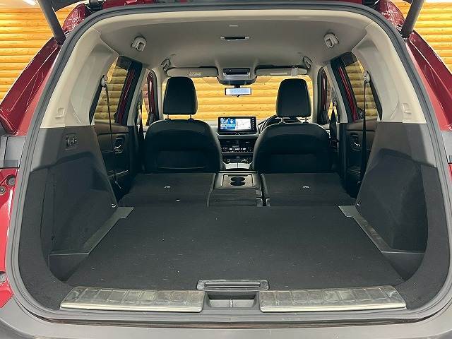 広々としたラゲッジルームはレジャーにも大活躍です！！