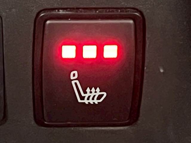 「シートヒーター」付き。冬場にとても大活躍！！