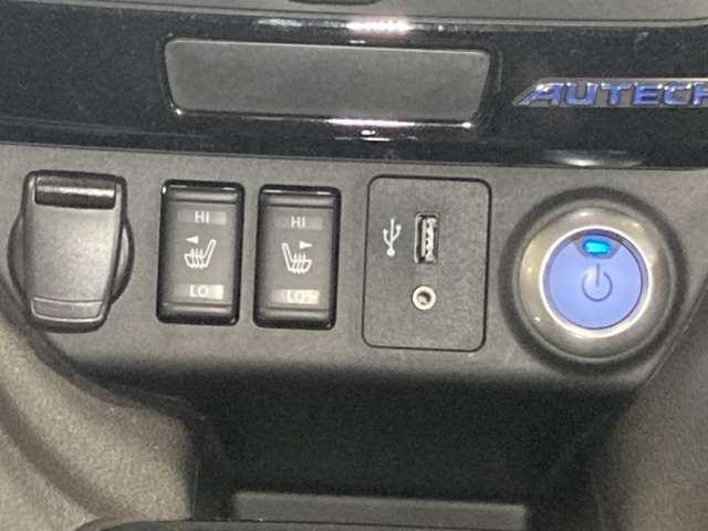 電源ソケットにシートヒーター、USBポートはタイプAとタイプCの二種類付いています！