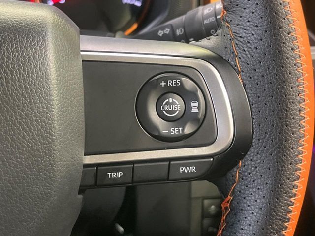 【アダプティブクルーズコントロール】高速道路での長距離走行が楽に！！自動で速度を保つクルーズコントロールが、衝突軽減システムと連携し、前方の車両を感知して車間を保つように速度調節してくれます！！
