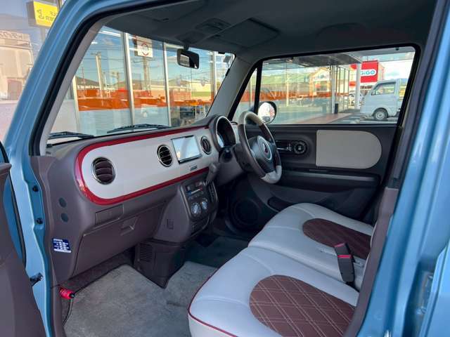 エンジンルーム内もきっちりとキレイにさせていただいております。