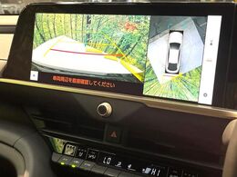 【パノラミックビューモニター】専用のカメラにより、上から見下ろしたような視点で360度クルマの周囲を確認することができます☆死角部分も確認しやすく、狭い場所での切り返しや駐車もスムーズに行えます。