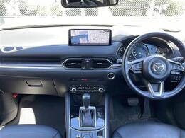 【　オ【インパネ全体】全方位で視界が広く、高い目線で運転もしやすいです！ートエアコン　】車内温度を感知して自動で温度調整をしてくれるのでいつでも快適な車内空間を創り上げます！