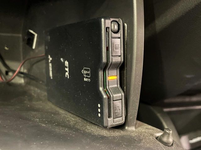 【ETC】高速道路の料金所をストレスなく通過！話題のスポットやサービスエリアに多い「スマートIC」利用時は必須のアイテムです。当店でセットアップを実施、ご納車当日からすぐにご利用いただけます！