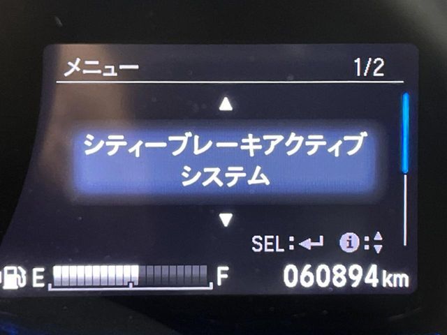 【シティブレーキアクティブシステム】低速走行中に前方の車両等を認識し、衝突しそうな時は警報とブレーキで衝突回避と被害軽減をアシスト。より安全にドライブをお楽しみいただけます。