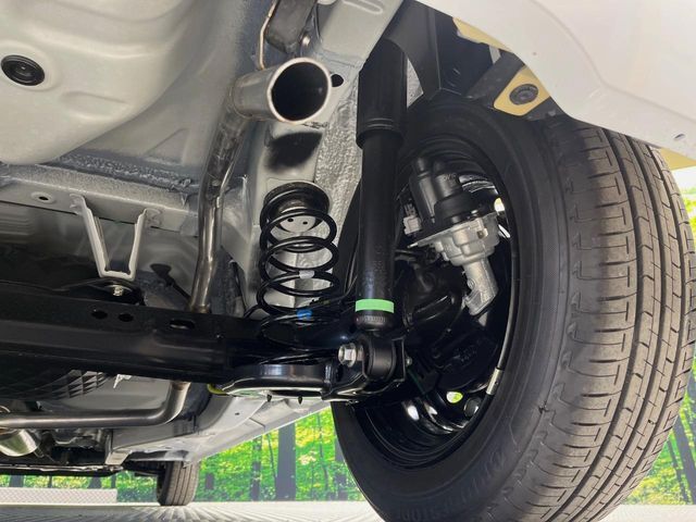 お車を安心してお乗りいただく為には、足回りの定期点検が欠かせません。サービスサポート（有償保証）では無料点検もご提供しており、安心のカーライフをお過ごしいただけるサポート体制が整っています。