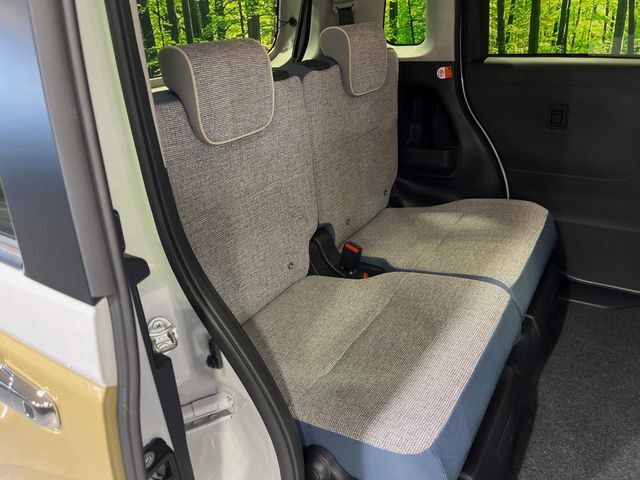 後部座席も気になるようなキズ・汚れやへたり等、大きなダメージはなく、良好な状態です。