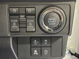 【両側パワースライドドア】スマートキーや運転席のスイッチで後席両側スライドドアの開閉が可能♪電動だから力を入れてドアを開ける必要が無く、小さなお子様でも簡単に開け閉めでき快適です♪