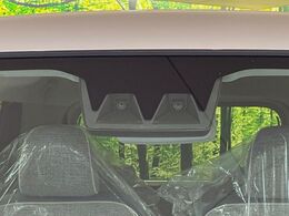 【スマートアシスト】走行中に前方の車両等を認識し、衝突しそうな時は警報とブレーキで衝突回避と被害軽減をアシスト。より安全にドライブをお楽しみいただけます。