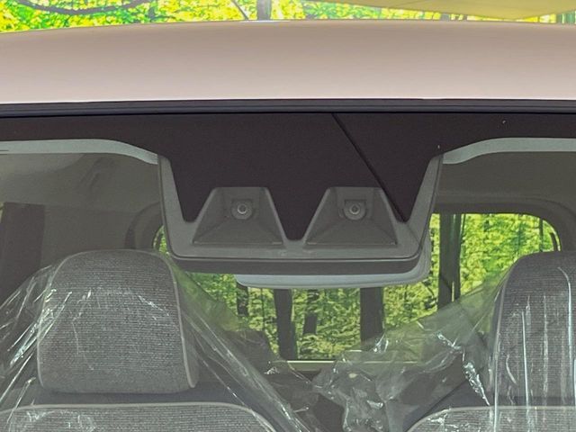 【スマートアシスト】走行中に前方の車両等を認識し、衝突しそうな時は警報とブレーキで衝突回避と被害軽減をアシスト。より安全にドライブをお楽しみいただけます。