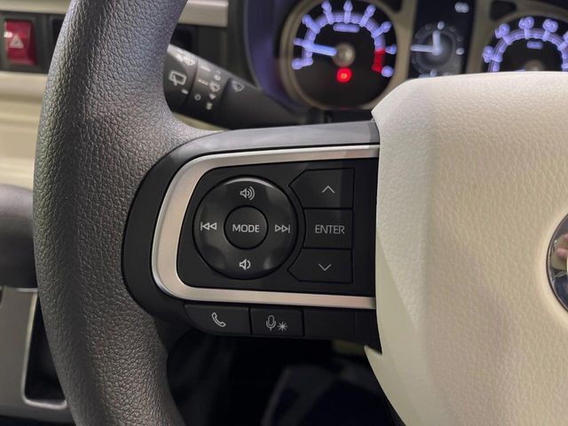 【ステアリングスイッチ】運転中、前方から目線をそらすことなく、オーディオ等の操作が可能な便利機能！安心＆快適なドライブを演出してくれます♪