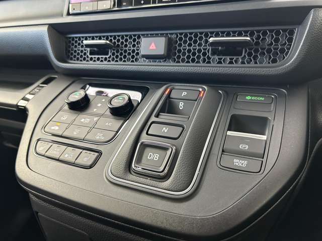 【運転席操作部】快適なドライブを楽しむための機能が装備されています！運転席から触れるので、使いやすいです！除菌プランいれていただくと、さらに清潔で安心していただけます！