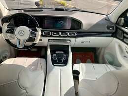 パノラミックスライディングルーフ/ブルメスターハイエンド3Dサラウンド/リアエンターテイメント/360°カメラ/マルチLED/純正ナビ/RクーリングBOX/ショーファーポジション/