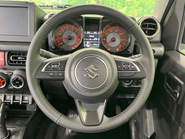 【ステアリングスイッチ】運転中、前方から目線をそらすことなく、オーディオ等の操作が可能な便利機能！安心＆快適なドライブを演出してくれます♪