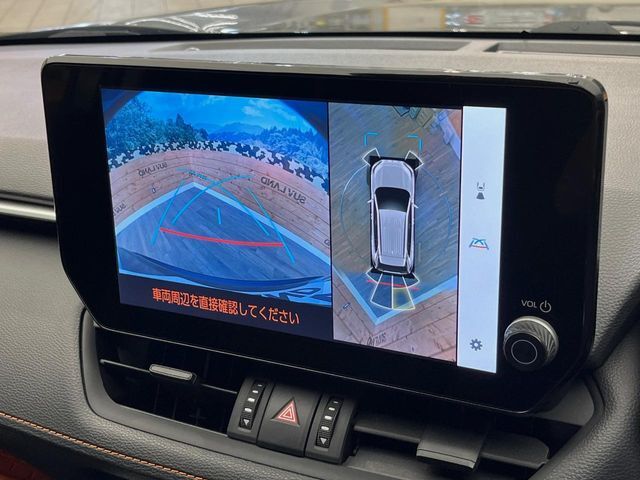 【パノラミックビューモニター】専用のカメラにより、上から見下ろしたような視点で360度クルマの周囲を確認することができます☆死角部分も確認しやすく、狭い場所での切り返しや駐車もスムーズに行えます。