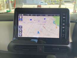 フルセグTV付きナビゲーション搭載車です。長距離ドライブでも快適ですね。