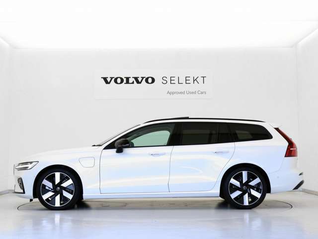 【リチャージUltimate T6 AWD plug-in hybrid】2.0リッター4気筒直噴ターボエンジン。エンジン、モーター、バッテリーの全てを一新。さらなる高効率を追求したプラグインハイブリッド。