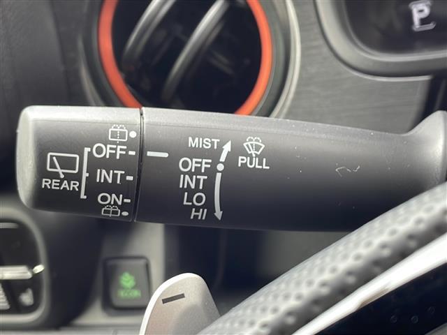 【オートライト（AUTO）】外の明るさをシステムが感知して、自動でヘッドライトが点灯します！ヘッドライトをつけ忘れを防ぐ便利機能です。
