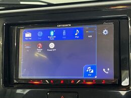 【ディスプレイオーディオ】お持ちのスマホやMP3プレイヤーとの無線接続で音楽再生が可能！コードで繋ぐわずらわしさも無く、手軽にお気に入りの音楽を楽しめます。