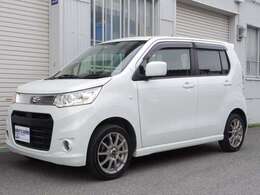 ワンズアームズのスタッフは国家資格整備士です。自社整備工場完備で、仕入れから販売、買取、修理、アフターフォローまで国家資格整備士が行い、良質安心な車両を安価にご提供出来るよう、日々、努力しております。