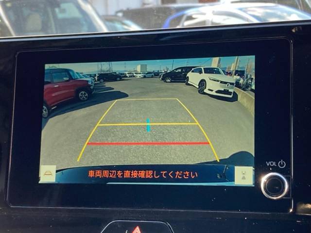 【バックカメラ】駐車時に後方がリアルタイム映像で確認できます。大型商業施設や立体駐車場での駐車時や、夜間のバック時に大活躍！運転スキルに関わらず、今や必須となった装備のひとつです！