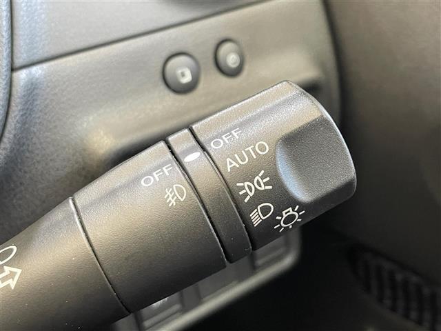 【オートライト】オートライトなのでライトの点け忘れを気にすることなく運転が出来ます♪