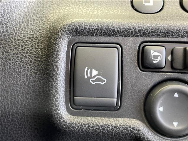 【車両接近通報装置】モーターによるクリープ走行時および減速中のアイドリングストップ時は、エンジン音がしないため、歩行者に車両の接近を知らせる通報音を自動で鳴らします！