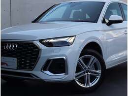 ★エクステリア　ミリ単位の誤差をも許さない精密なプレス加工。独自のゼロギャップジョイント工法によるレーザー溶接などにより、細部に至るまで美しさと耐久性を追求したボディです★