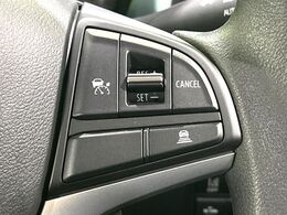 【アダプティブクルーズコントロール】高速道路での長距離走行が楽に！！自動で速度を保つクルーズコントロールが、衝突軽減システムと連携し、前方の車両を感知して車間を保つように速度調節してくれます！！