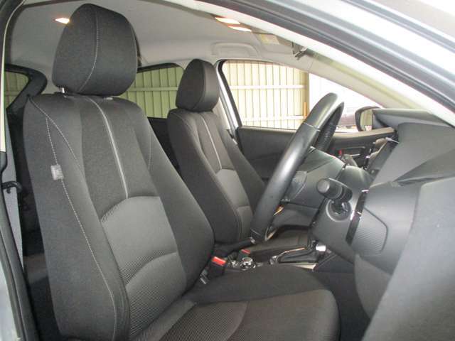 マツダの運転席はどなたでも楽に運転できる姿勢をとることができます！ぜひご体感ください。