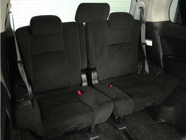 サードシートも広々とした空間をご用意しております！シートアレンジにて、快適スペースを作ることも可能となっております！アレンジパターンも豊富で、様々なシーンにご利用いただけます！