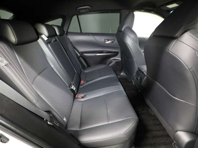 もちろん後席もきれいにリフレッシュ済み☆徹底洗浄、消臭・除菌も実施済みです。是非ご覧になってください♪