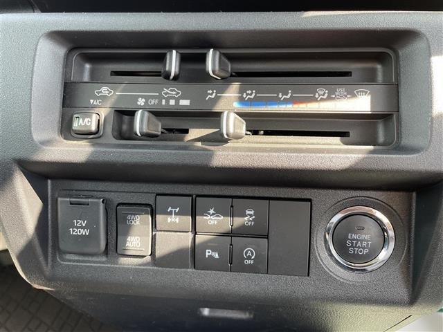 運転席操作部の画像です。店舗にて現車の確認もいただけますので、お電話で在庫のご確認の上是非ご来店くださいませ！！！ワクワクするクルマ選びをご提案します！