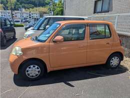 明るく元気なスタッフが1台1台丁寧に内外装クリーニング、点検・整備を行っております。