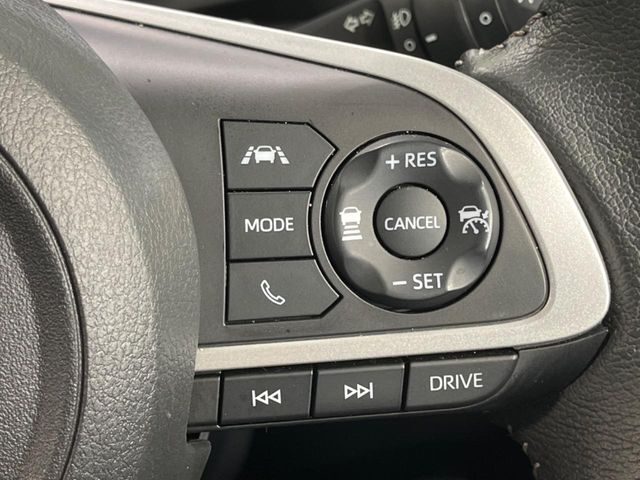 【レーダークルーズコントロール】高速道路での長距離走行が楽に！！自動で速度を保つクルーズコントロールが、衝突軽減システムと連携し、前方の車両を感知して車間を保つように速度調節してくれます！！