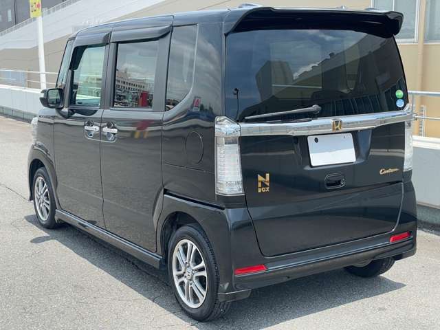 2人乗り、5人乗り、6人乗り、7人乗り、8人乗り、10人乗り、ガソリン車、ディーゼル車、電気自動車などなど！販売時や、納車後の追加の部品、電装品、エアロの取付、車両カスタムなども可能です！