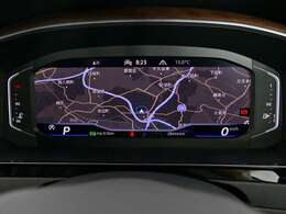 高解像度ディスプレイはグラフィック性能がさらに向上。基本の速度計とタコメーターの表示に加え、ナビゲーションも大きく表示できます。